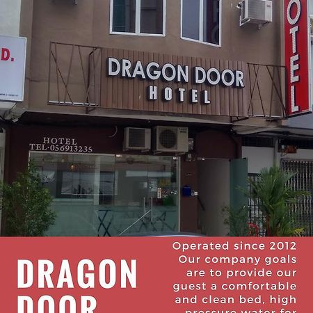Dragon Door Hotel Sitiawan Exteriör bild