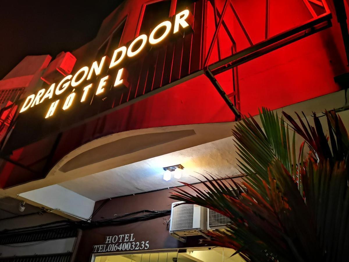 Dragon Door Hotel Sitiawan Exteriör bild